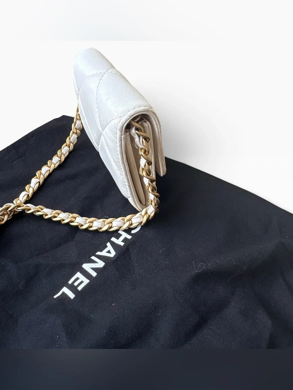 CHANEL 19 O-Coin Purse White Chain Crossbody
